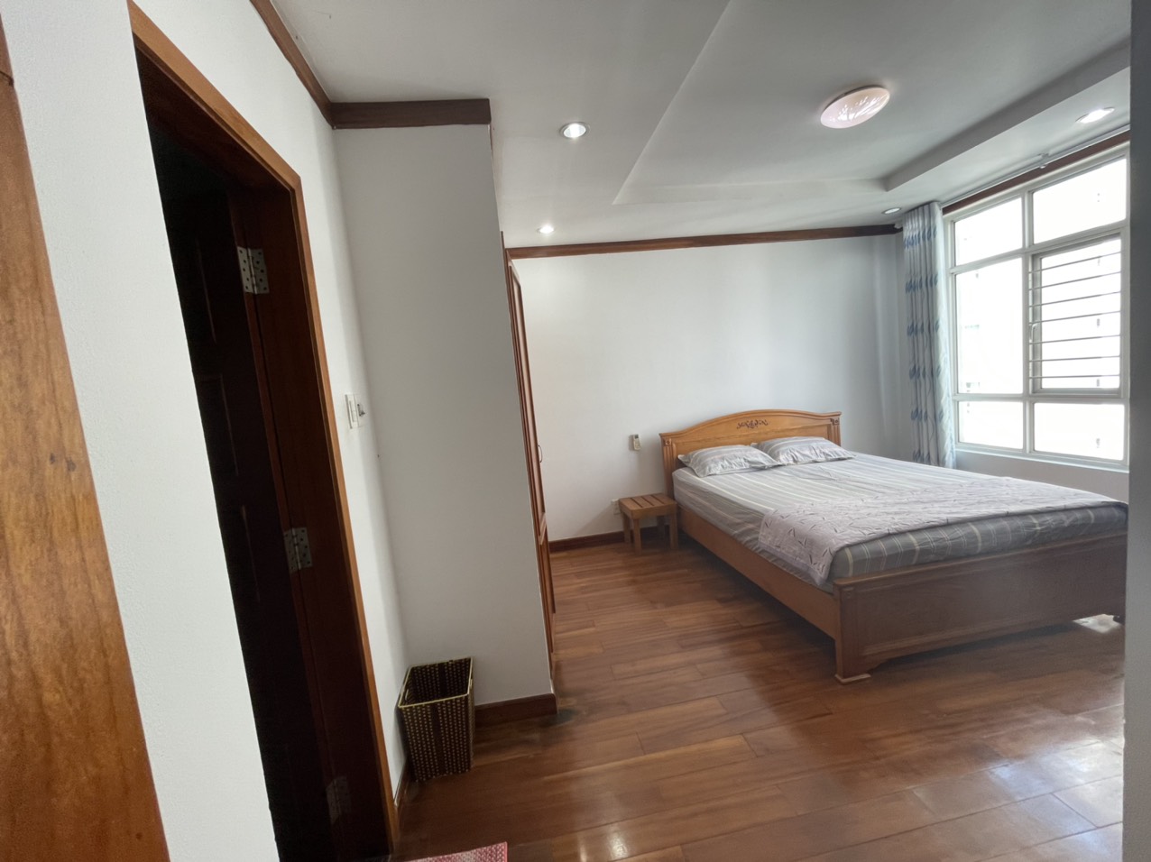 Bán căn 4 phòng ngủ 177m2 lầu cao